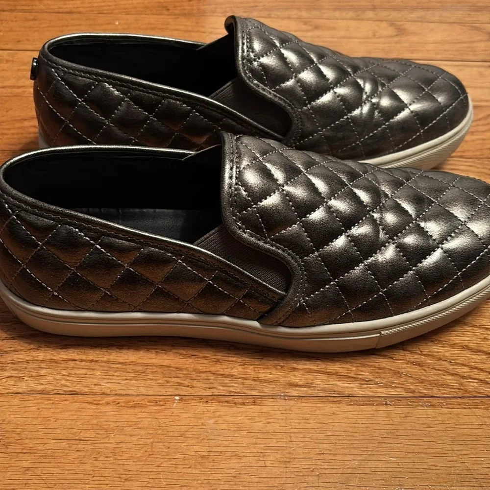 Steve Madden Women's Ecentrcq Sneaker - Picture 5 of 8